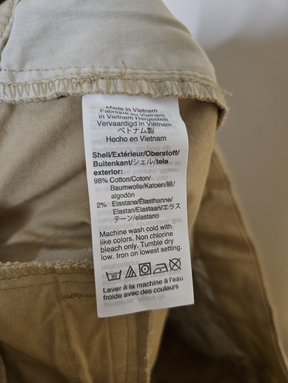 J.Crew Factory 9" Frankie Bermuda Chino Shorts Red Stripe Beer Bottle Critter - Picture 8 of 10